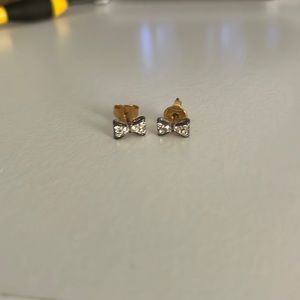 Bow shaped earrings